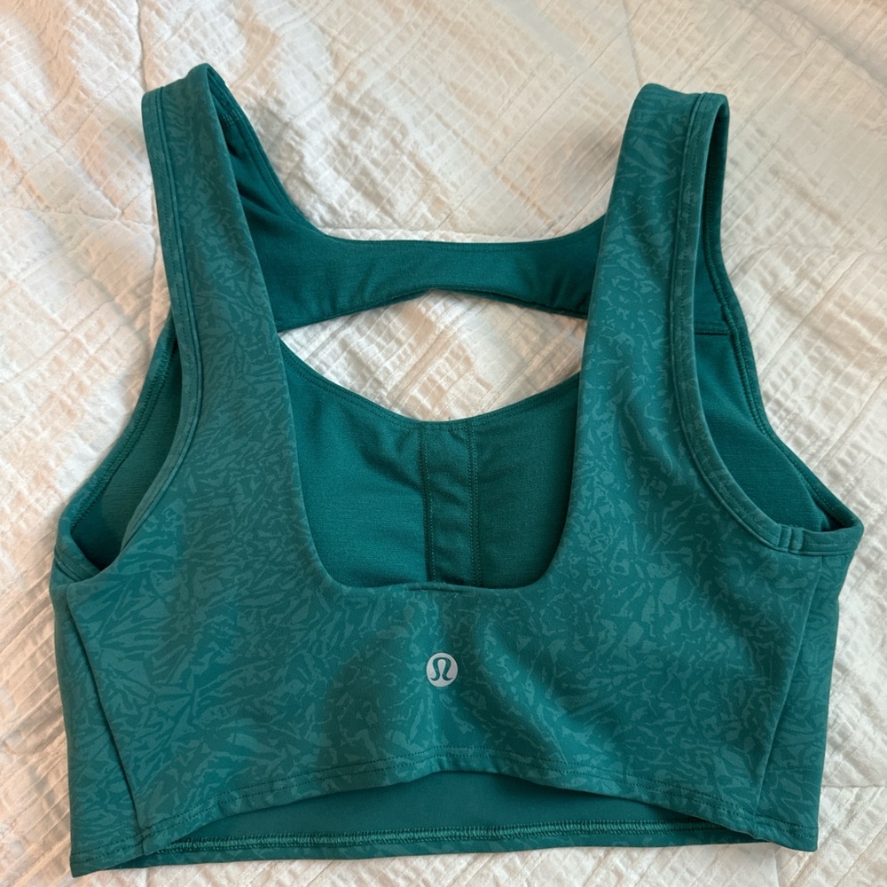 Lululemon Everlux Cut-Out Train Bra - Picture 2 of 3